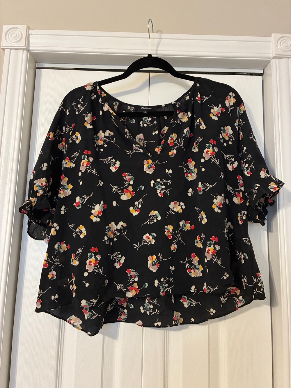 Mandela cropped Floral V-Neck Black Blouse